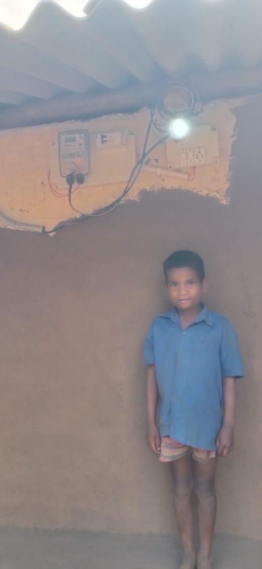 रायपुर : दशकों का अँधेरा टूटा, अबूझमाड़ के ईरपानार गाँव में पहली बार पहुँची बिजली