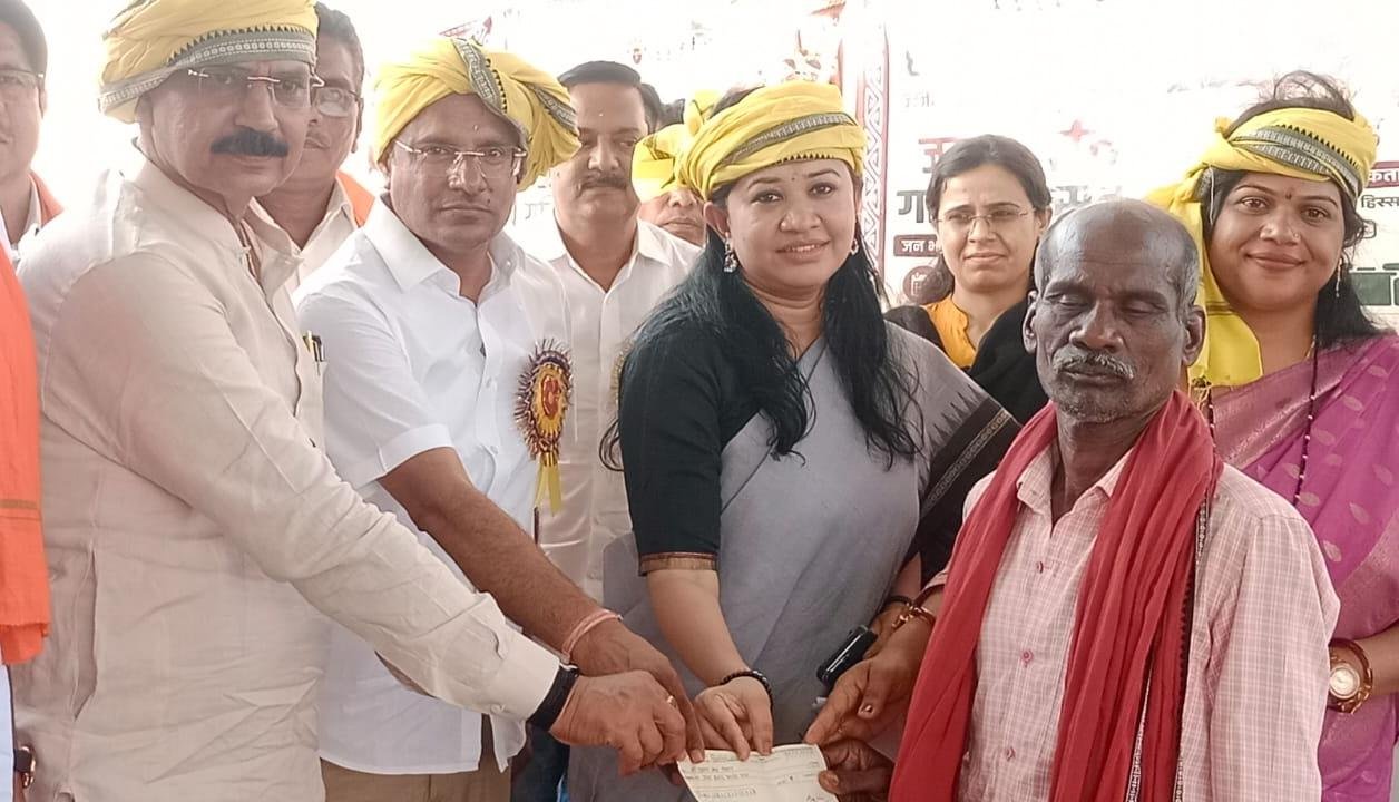चिन्हित 17 गांवों में धरती आबा का लाभ देने हम प्रतिबद्ध : कलेक्टर पद्मिनी भोई साहू
