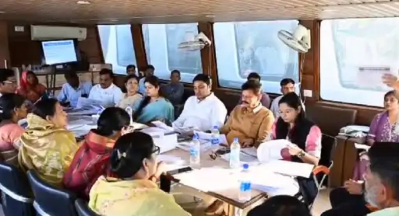 Jabalpur Cruise Incident: हादसे से 12 दिन पहले क्रूज में हुई जिला पंचायत की बैठक, Video Viral होने पर उठे कई गंभीर सवाल