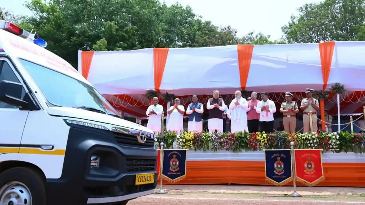 गृहमंत्री अमित शाह ने डायल-112 सेवा का किया शुभारंभ, 400 अत्याधुनिक वाहन और 32 मोबाइल फॉरेंसिक वैन को दिखाई हरी झंडी