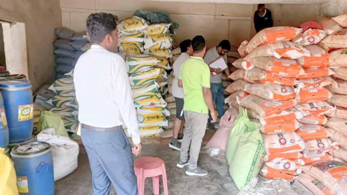 खाद कारोबारियों पर प्रशासन का बड़ा एक्शन, 7 दुकानों के लाइसेंस सस्पेंड होते ही मचा हड़कंप