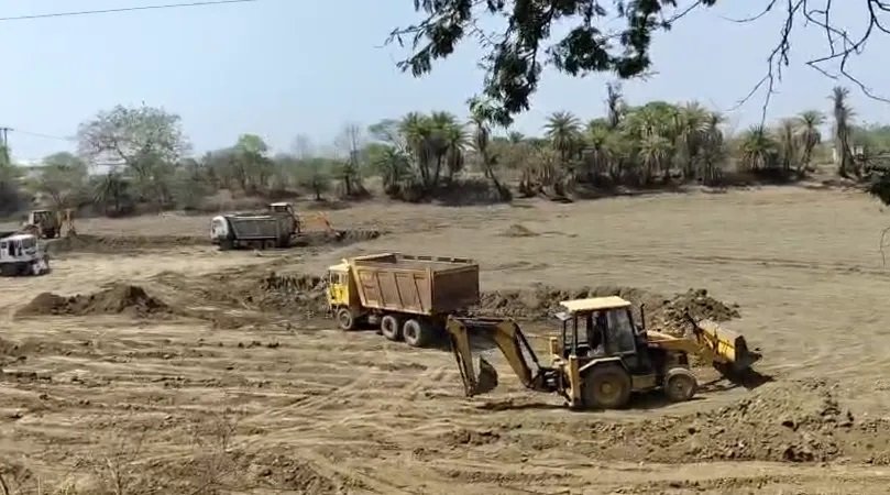 रायपुर में मिट्टी उत्खनन पर बड़ा विवाद: स्थगन आदेश के बाद भी जारी गतिविधियों ने उठाए गंभीर सवाल