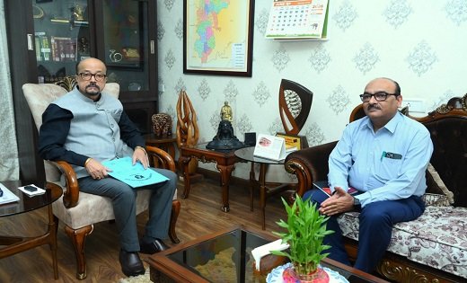 रायपुर : ’राज्यपाल रमेन डेका से मुख्य सचिव ने सौजन्य भेंट की’