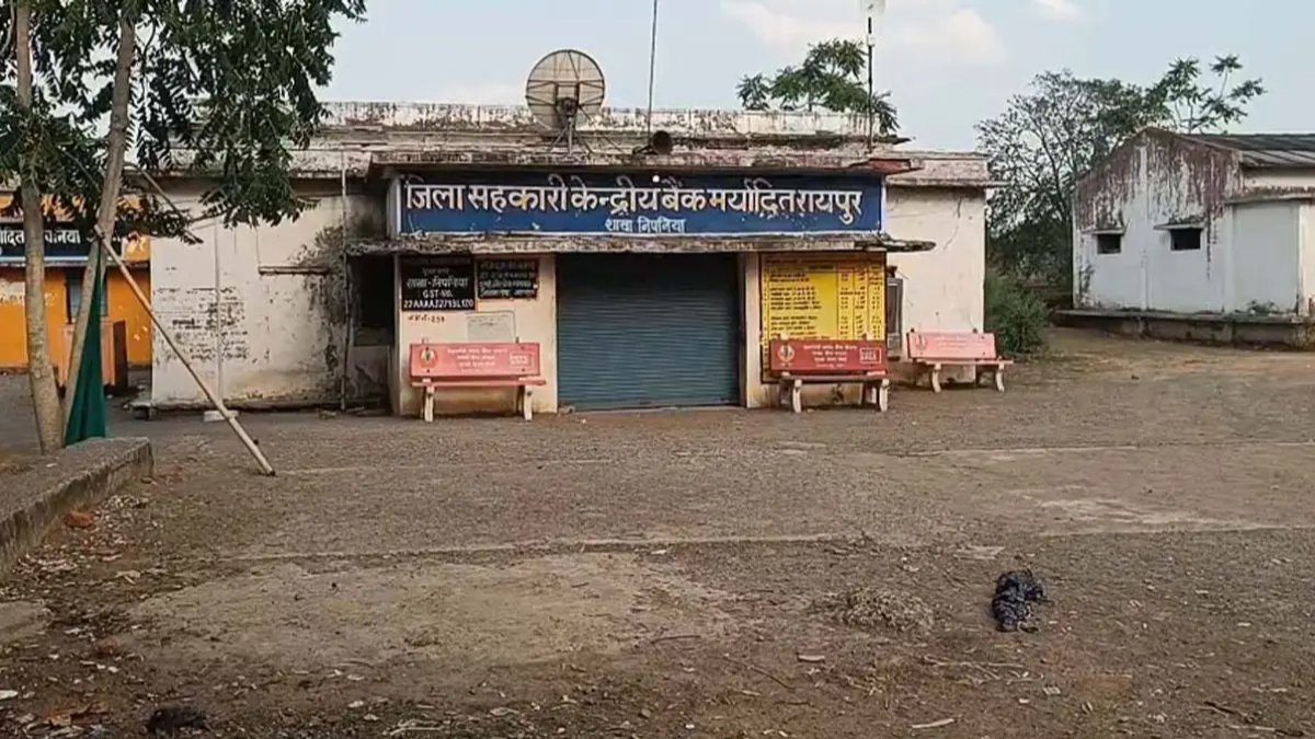 विधवा महिला से रिश्वत मांगना पड़ा महंगा, वायरल वीडियो के बाद बैंक प्रबंधक निलंबित