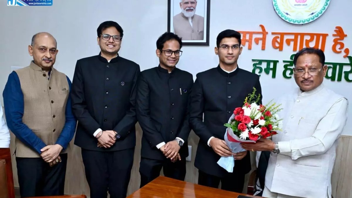 IAS प्रशिक्षुओं को CM साय की सीख: जनता के बीच जाएं, संवेदनशीलता और ईमानदारी से निभाएं जिम्मेदारी