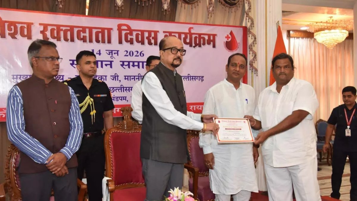 24 घंटे जरूरतमंदों की मदद करने वाले रक्तदाता रितेश जैन को राज्यपाल ने किया सम्मानित, राजभवन में मिला विशेष गौरव