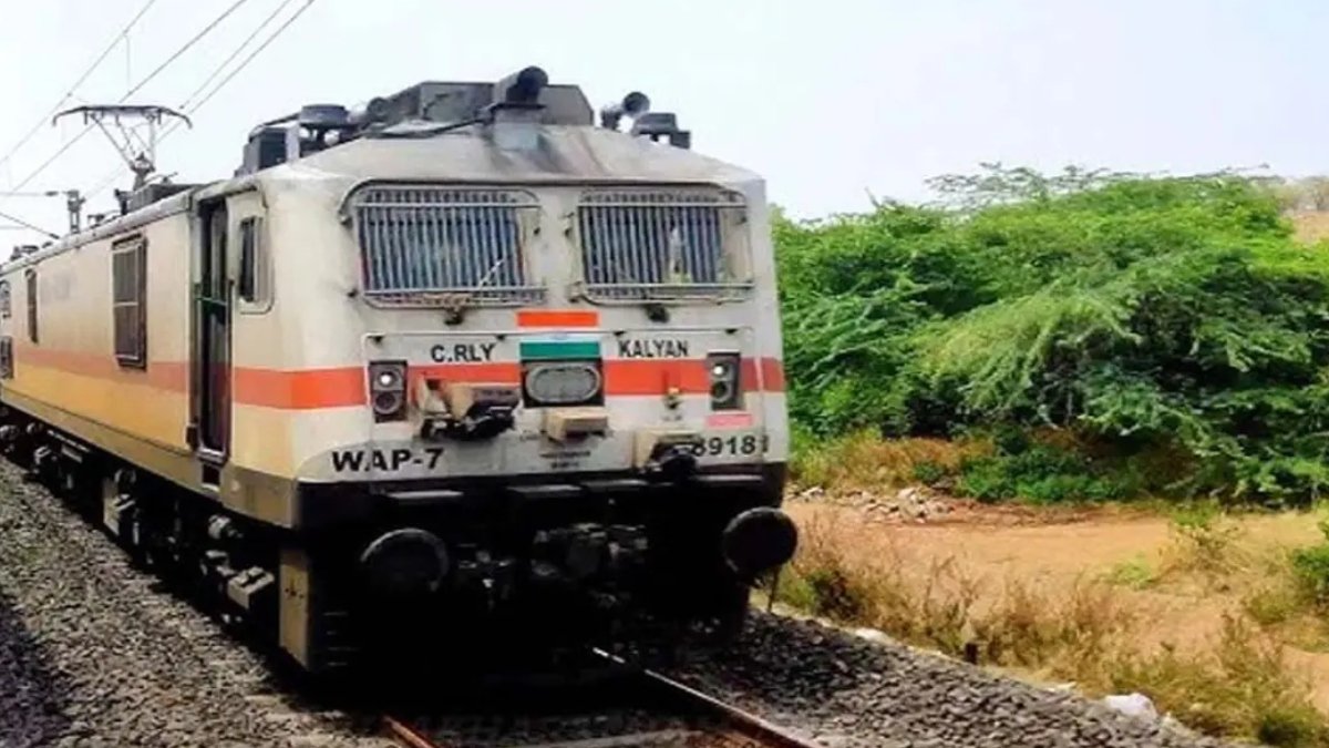 रेल यात्रियों के लिए नए नियम लागू: बिना टिकट से लेकर धूम्रपान तक, अब देना होगा कई गुना ज्यादा जुर्माना