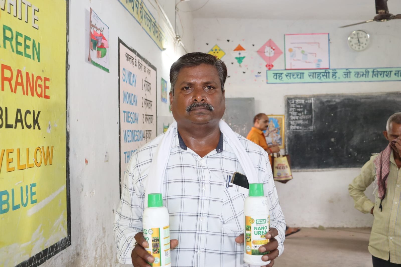 नैनो यूरिया से आसान हुई खेती, किसान गुलाबचंद राठौर को मिल रहे बेहतर परिणाम