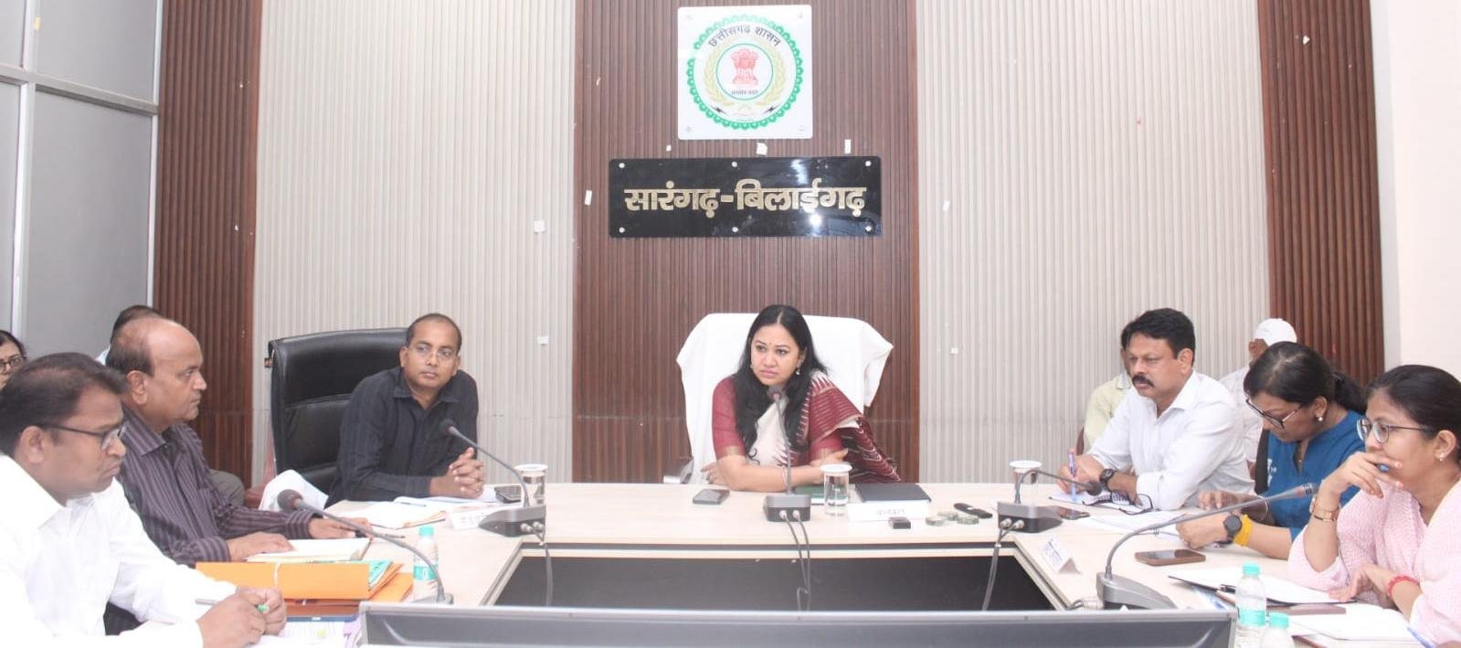 कलेक्टर पदमिनी भोई साहू ने वृहद पौधारोपण करने अधिकारियों को दिए निर्देश