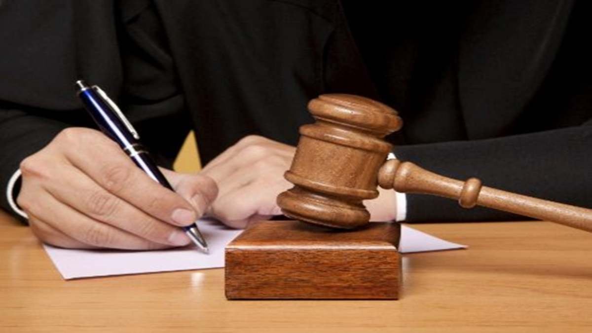 भ्रष्टाचार पर सख्त प्रहार: एसीबी मामले में सेवानिवृत्त बाबू को जेल और जुर्माना