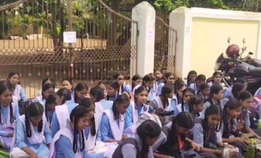 बालोद के लिमोरा गांव में प्राथमिक से हायर सेकेंडरी तक तीनों स्कूलों में विरोध, प्रशासन से जल्द शिक्षकों की नियुक्ति की मांग