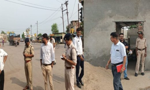 सड़क पर मनमानी पड़ी भारी, प्रशासन ने एक साथ चलाया ऐसा अभियान कि मच गई हलचल