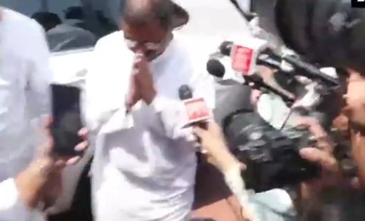 इस्तीफे के बाद संसद में दिखा अलग ही नजारा, पूर्व मंत्री के स्वागत ने तेज कर दी नई राजनीतिक चर्चाएं