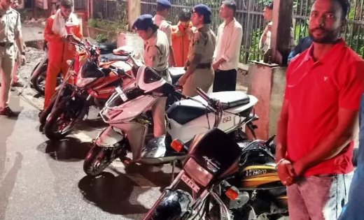 Raipur Police Action: 41 जगहों पर एक साथ नाकेबंदी, चोरी का वाहन बरामद और चाकू के साथ आरोपी गिरफ्तार