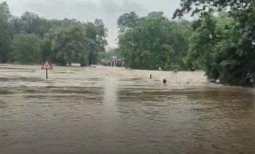 बारिश थमने के बाद भी खतरा बरकरार, छत्तीसगढ़ के इन इलाकों में मंडरा रहा बाढ़ और बिजली गिरने का संकट