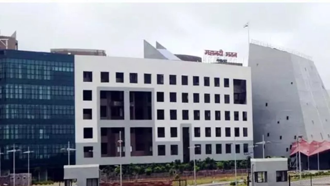 मंत्री के आदेश के बाद भी नहीं खत्म हुआ शिक्षकों का अटैचमेंट, बिलासपुर में डीईओ-बीईओ की कार्यशैली पर उठे सवाल