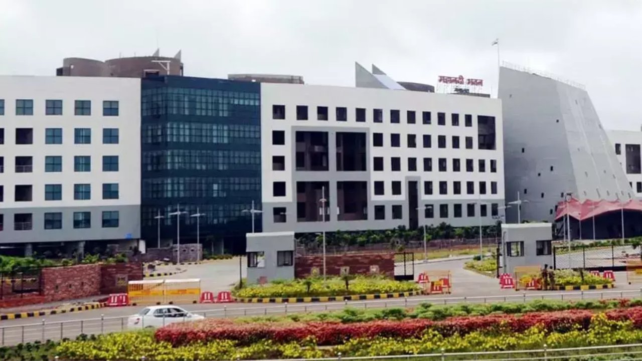 बिल्हा में अटैचमेंट पर बड़ी कार्रवाई, 4 शिक्षक तत्काल मूल स्कूल भेजे गए, 17 की वापसी का प्रस्ताव DEO को भेजा