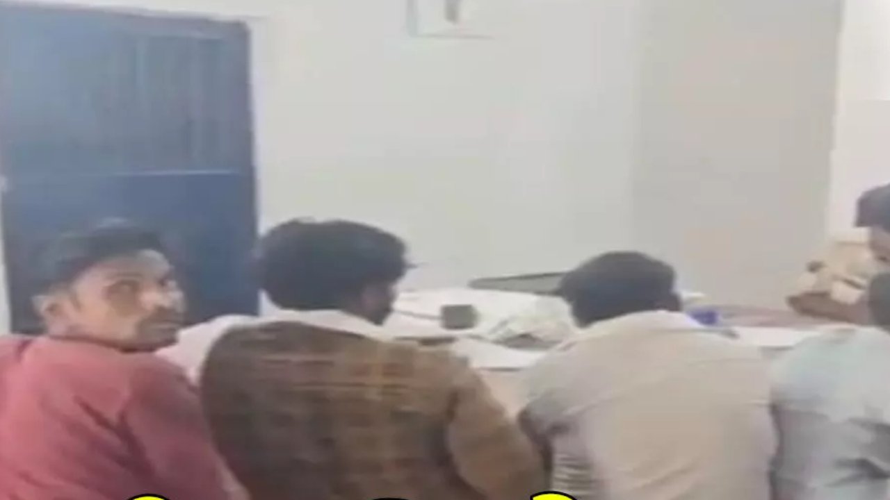 CG Crime News: पति को बंधक बनाकर महिला से सामूहिक दुष्कर्म, चार आरोपी गिरफ्तार, कोर्ट ने भेजा जेल