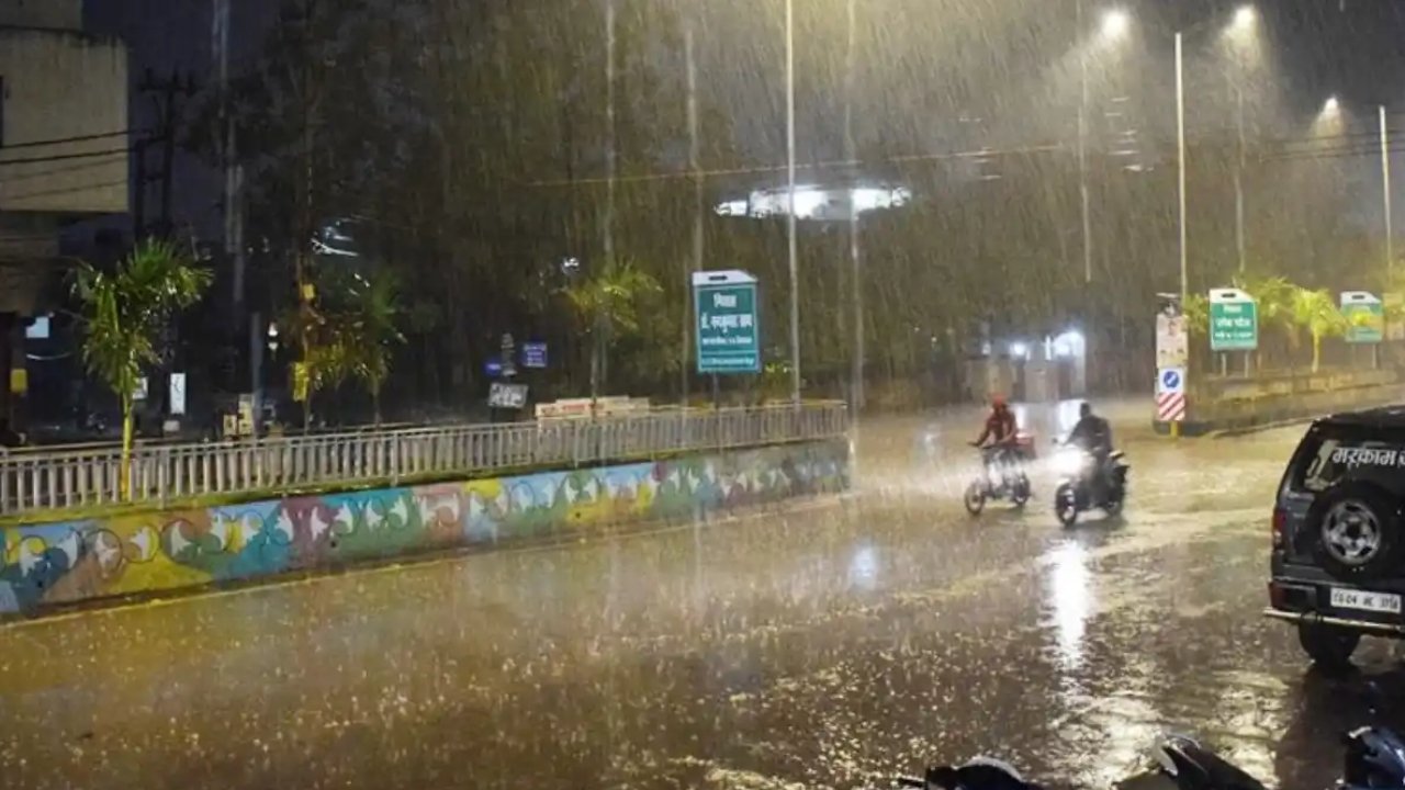CG Weather News: छत्तीसगढ़ में बारिश का कहर, 10 जिलों में रेड अलर्ट, अगले 48 घंटे बेहद अहम