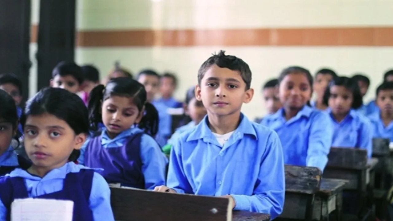 CG News: छत्तीसगढ़ के स्कूलों में ‘नो बैग डे’ लागू करने की मांग, मुख्यमंत्री को भेजा गया प्रस्ताव