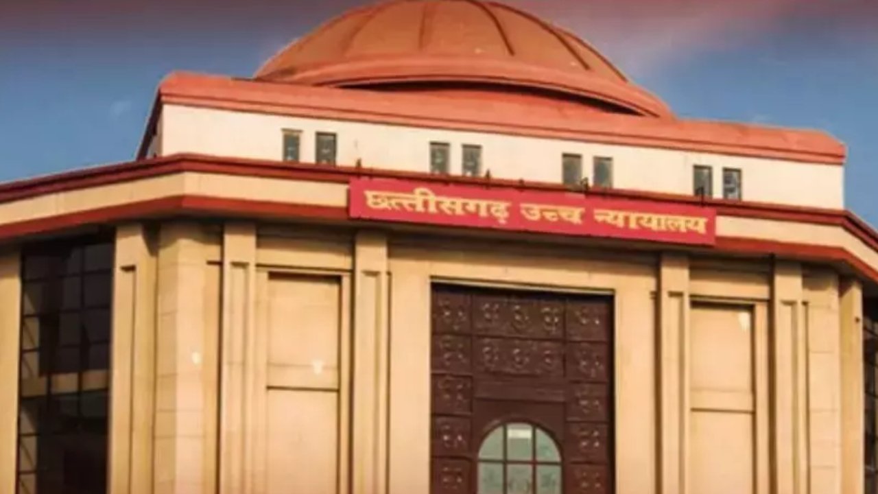 CG High Court: अनुसूचित क्षेत्र में तबादले पर बड़ी राहत, बिलासपुर हाई कोर्ट ने रिलीविंग रोकने पर लगाई रोक
