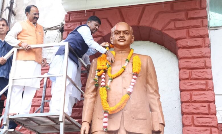 डॉ. श्यामा प्रसाद मुखर्जी की जयंती पर वन मंत्री केदार कश्यप ने अर्पित की पुष्पांजलि