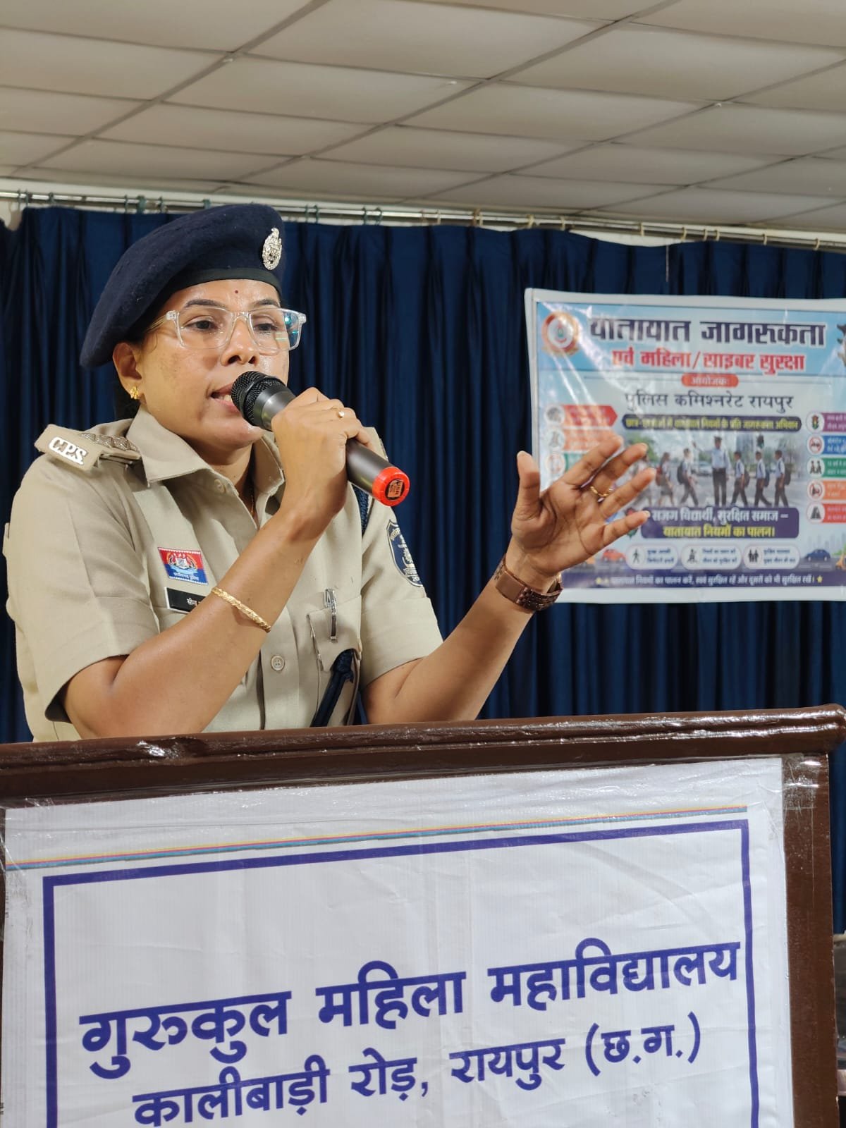 यातायात, महिला सुरक्षा एवं साइबर सुरक्षा विषय पर छात्राओं को किया गया जागरूक