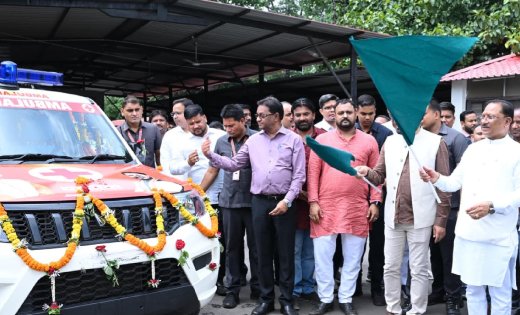 रायपुर : मुख्यमंत्री विष्णु देव साय ने धरसींवा विधानसभा को दी निःशुल्क एम्बुलेंस की सौगात