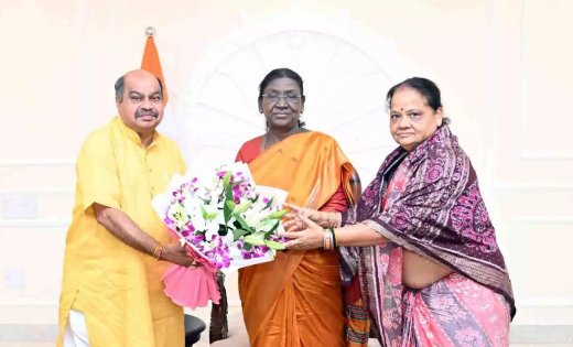 राष्ट्रपति द्रौपदी मुर्मू को रायपुर के नुआखाई महोत्सव का न्योता, विधायक पुरंदर मिश्रा ने राष्ट्रपति भवन में की मुलाकात