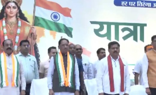मुख्यमंत्री ने रायपुर से दिखाई तिरंगा यात्रा को हरी झंडी