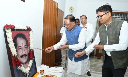 रायपुर : स्व. दिलीप सिंह जूदेव की पुण्यतिथि पर वित्त मंत्री  ओपी चौधरी ने किया श्रद्धापूर्वक नमन