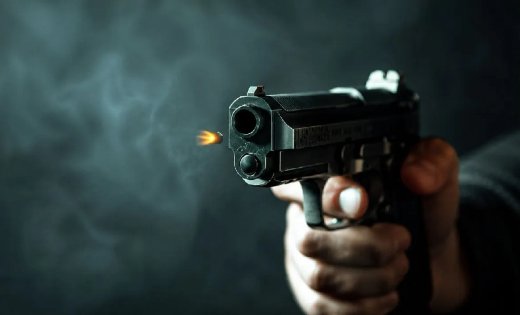 देर रात शराब दुकान के बाहर ऐसा क्या हुआ कि एक विवाद ने ले लिया खतरनाक मोड़, पेट में गोली लगते ही मची अफरा-तफरी