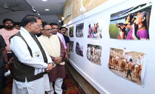 तस्वीरों ने लौटाई पुरानी यादें, कैमरा थाम मुख्यमंत्री साय ने बना दिया फोटो जर्नलिस्ट फेस्ट का समापन खास