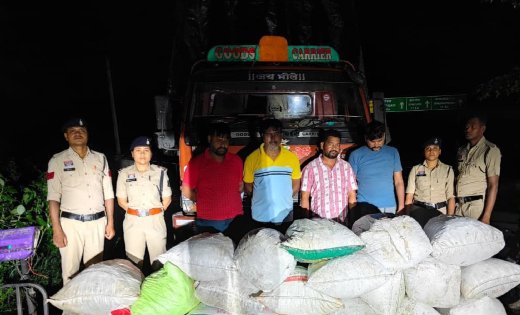 सीमा पर एक जांच ने खोला तस्करी का बड़ा रास्ता, गरियाबंद में दो करोड़ के गांजे के साथ पांच आरोपी गिरफ्तार