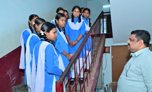 स्कूल पहुंचकर मंत्री ने बच्चों से जानी असली जरूरतें, अब इन सुविधाओं पर तेज हो सकता है काम
