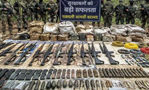 सुकमा के जंगलों में बड़ा ऑपरेशन, नक्सलियों के छिपाए हथियारों का जखीरा बरामद