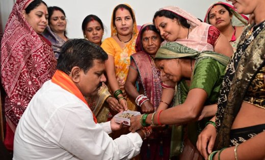 बिहान की दीदियों ने उपमुख्यमंत्री विजय शर्मा को राखी बांधकर दी बधाई, साझा किए गुजरात भ्रमण के अनुभव