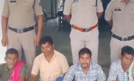 CG Crime: घर में घुसकर महिला से बदसलूकी और मारपीट का आरोप, सरपंच समेत 4 गिरफ्तार; पुलिस ने जब्त किया ये सामान