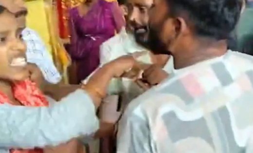 मंदिर परिसर में विवाद के बाद भाजपा नेत्री पर बड़ी कार्रवाई, युवक को चप्पल से पीटने का वीडियो वायरल; संगठन ने जांच तक पद से हटाया