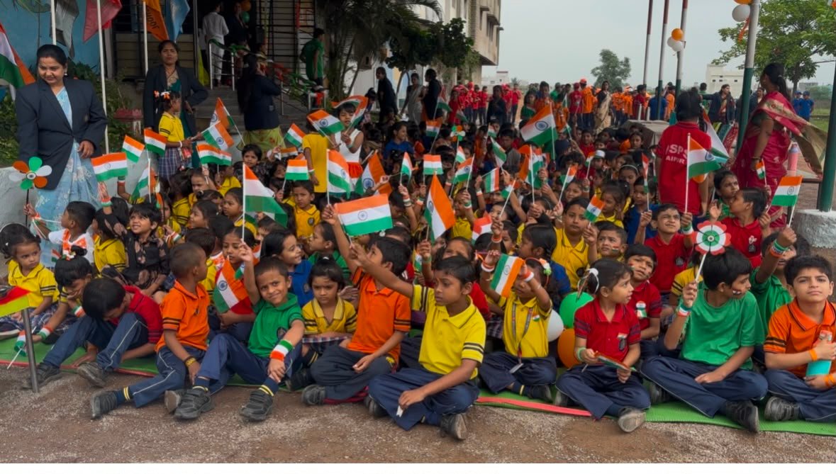 मां शारदा हायर सेकेंडरी पब्लिक स्कूल में देशभक्ति के रंग में रंगा 80वां स्वतंत्रता दिवस समारोह