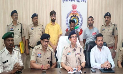 रायगढ़ में लकड़ी तस्करी के बड़े खेल का खुलासा, फर्जी परमिट के सहारे दूसरे राज्यों तक पहुंचाया जा रहा था खैर-तेंदू का माल