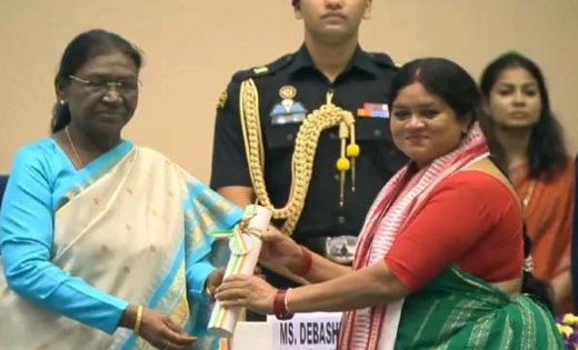 छोटे से ग्रामीण स्कूल की शिक्षिका ने रचा राष्ट्रीय गौरव का अध्याय, राष्ट्रपति के हाथों सम्मान से सारंगढ़-बिलाईगढ़ का नाम हुआ रोशन
