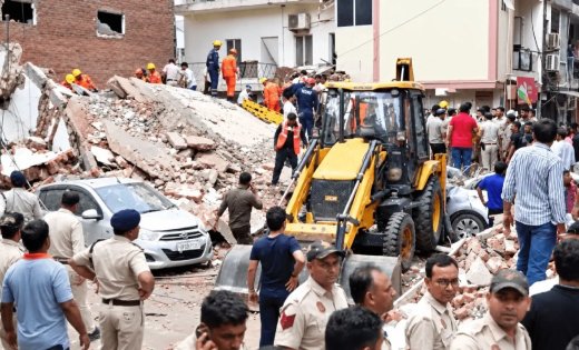 Delhi Building Collapse: सत्य निकेतन हादसे में बढ़ी मौतों की संख्या, 6 लोगों की गई जान; अब मकान मालिक पर FIR