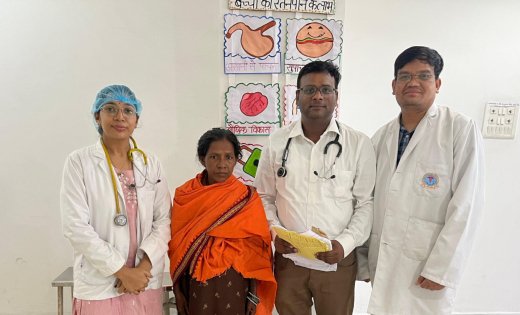 रायपुर : रायगढ़ मेडिकल कॉलेज के चिकित्सकों की उपलब्धि : महिला के पेट से निकाला गया 8 किलोग्राम वजनी विशालकाय ट्यूमर