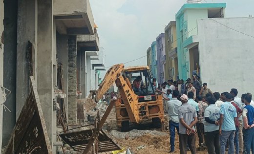 रावतपुरा फेस-2 में निगम की बड़ी कार्रवाई, बिना नक्शा पास कराए बने मकानों पर चला बुलडोजर; 40 को मिला था नोटिस