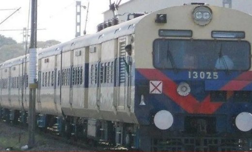 रायगढ़-बिलासपुर मेमू ने बढ़ाई यात्रियों की मुश्किल…ढाई घंटे का सफर पांच घंटे में भी पूरा नहीं…जगह-जगह आउटर पर खड़ी रही ट्रेन
