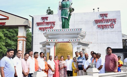 रायपुर में शुरू हुआ एक महीने का स्वच्छता अभियान, विधायक और महापौर ने खुद झाड़ू लगाकर दिया जनभागीदारी का संदेश