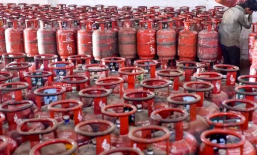 LPG Cylinder: 1 अक्टूबर से गैस सिलेंडर पर बदलेगा जरूरी नियम, सब्सिडी चाहिए तो कराना होगा Biometric Aadhaar Authentication