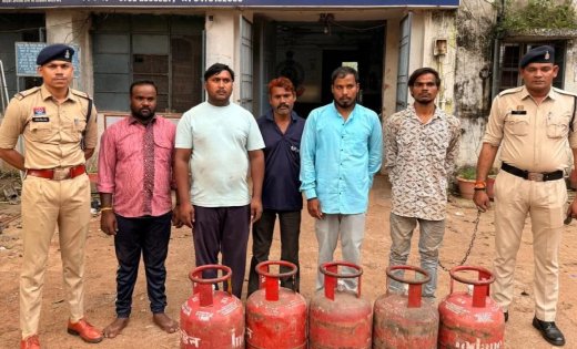 भिलाई में 36 भरे गैस सिलेंडर चोरी का खुलासा, 2 हजार में बेच रहे थे आरोपी; तीन दिन में 8 गिरफ्तार