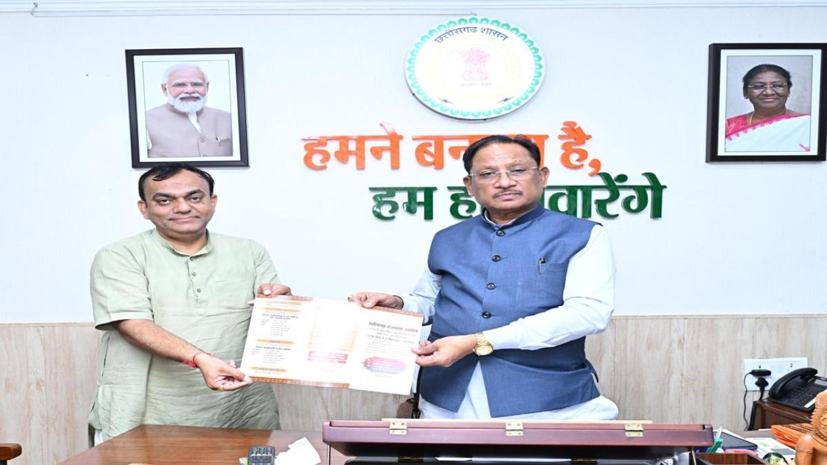 राजभाषा आयोग के अध्यक्ष प्रभात मिश्रा ने मुख्यमंत्री विष्णु देव साय से की भेंट